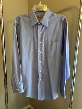 Van Heusen Fitted 34/35 Light Blue Men's Dress Shirt